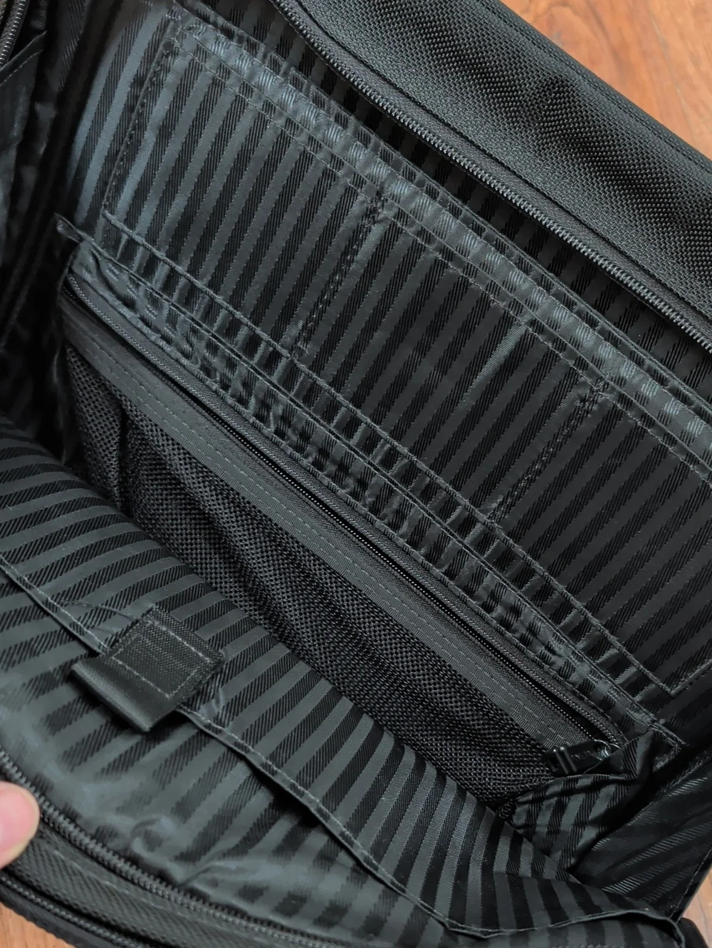 TUMI Black Men's Laptop Messenger Everyday Bag